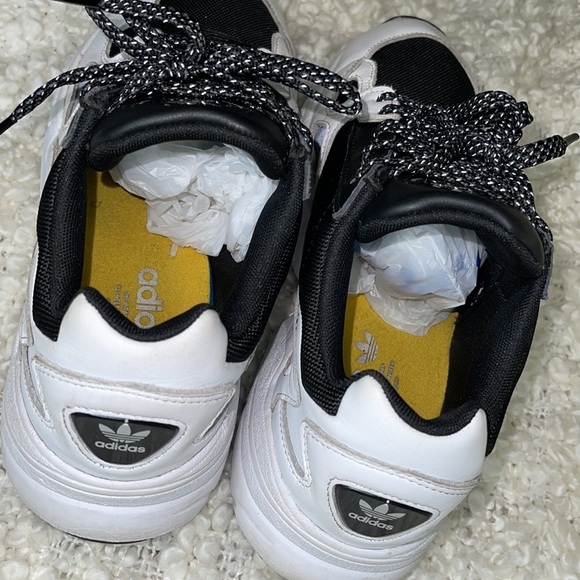 Wmns Adidas Falcon Size 9 - Picture 12 of 14